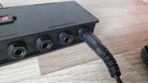 USB and DIN MIDI controller with 8 Expression pedal inputs - Picture 3 of 9