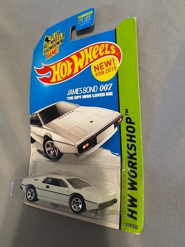 Hot Wheels 2015 HW Workshop James Bond 007 White Lotus Esprit S1 #219 - Picture 3 of 6