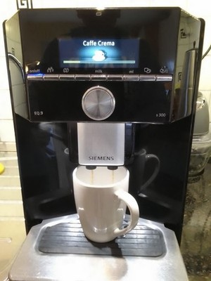 Siemens EQ.9 s300 Kaffeevollautomat - Schwarz