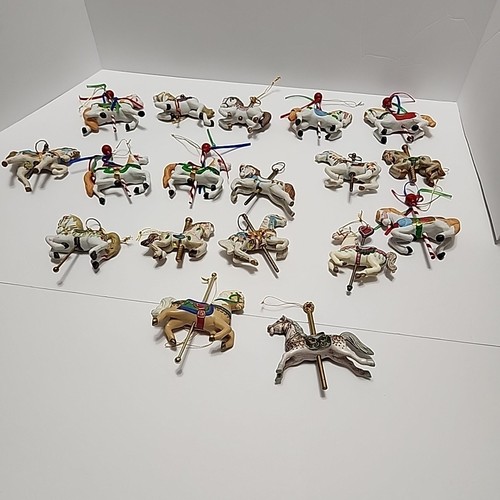 Keramik Merry Go Around Christbaumschmuck Pferde plus Kunststoff insgesamt 18 - Bild 2 von 7
