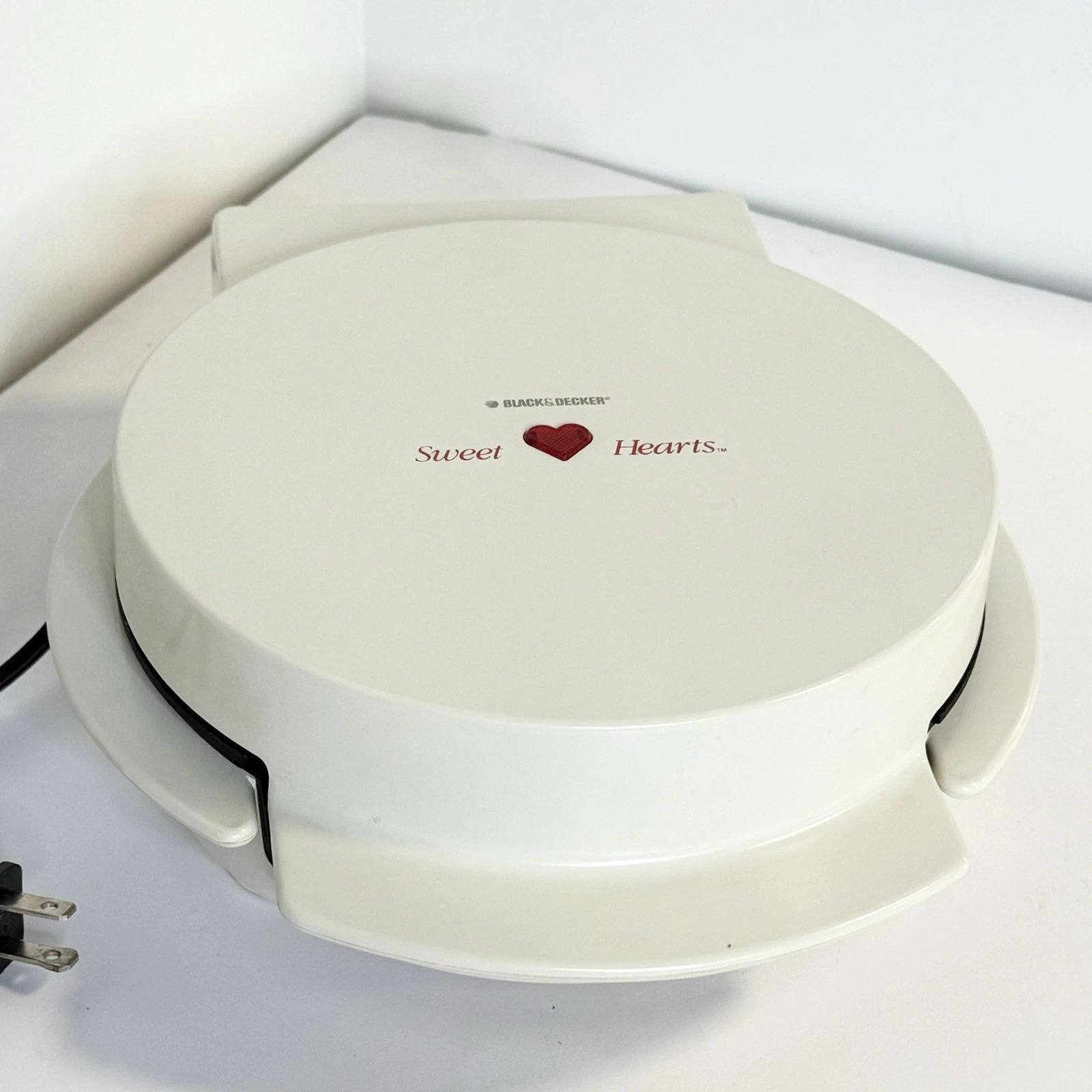 Vintage Black & Decker Sweet Hearts Waffle Maker G12 Wafflebaker 7”
Opens in a new window or tab
