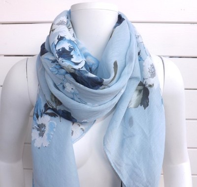 Schal  MADE IN ITALY Damen Langschal Tuch mit Seide hellblau blau Blumen S-279