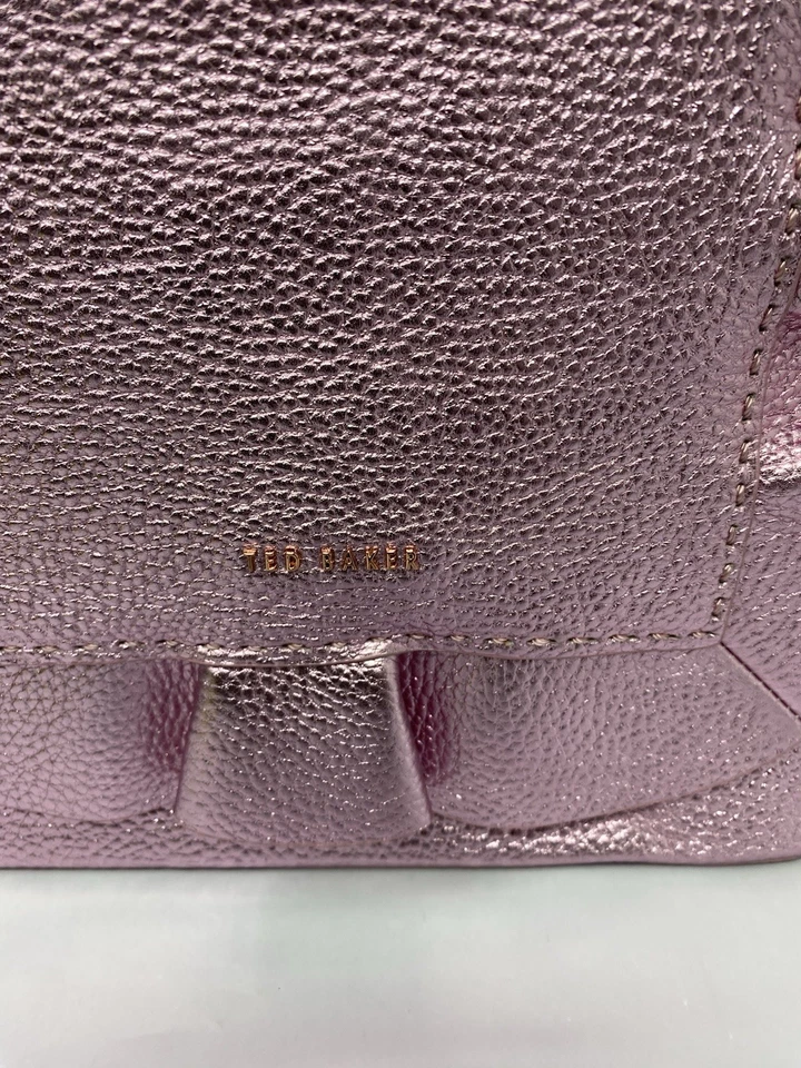 $269 Ted Baker Rosa Cuero Metálico Volantes Mochila Bolso Bandolera Nuevo con Etiquetas Foto 2 de 4