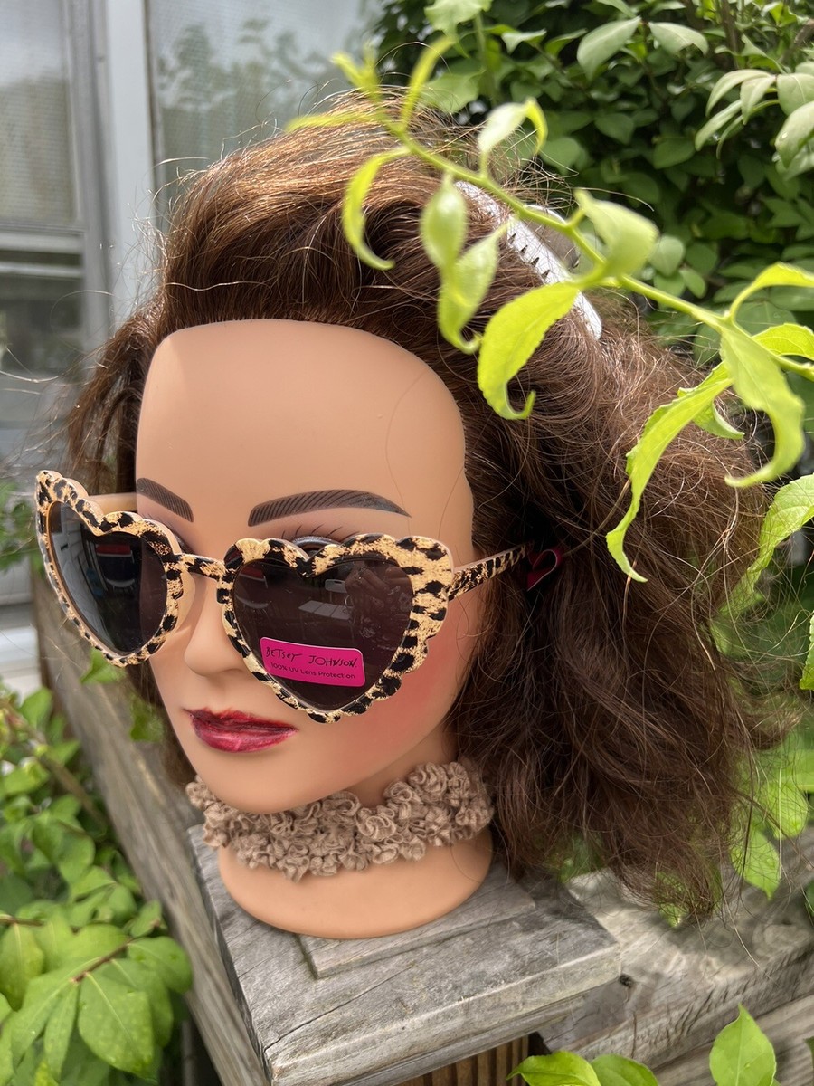 Original BETSEY JOHNSON Queen of Hearts Sunglasses Animal  display picture 3