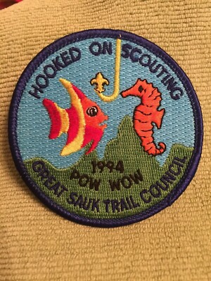 (b70)  Boy Scouts -  1994 Pow Wow patch - Hooked on Scouting