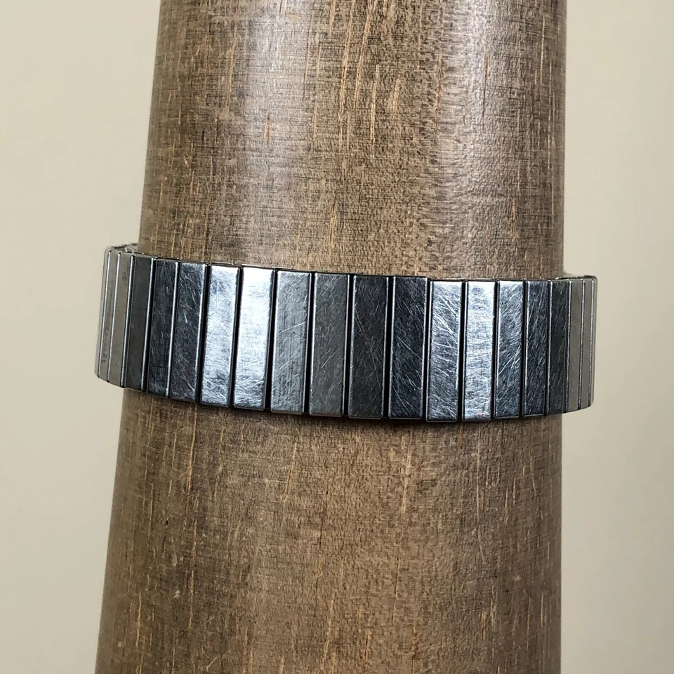 Sharp Men SHP105 Classic Date Silver Tone Expansion Quartz Analog Watch 7 1/4" - Image 4 of 4