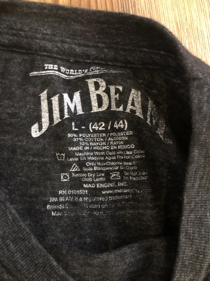 Camisa Jim Beam Para Hombres I Call The Shots Whisky Borbón Divertida Gris Talla Grande Foto 4 de 4