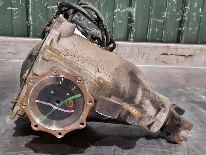 2011-2015 Chevrolet Silverado 2500 3500 Front Differential Carrier 3.73 Ratio - Image 3 of 3