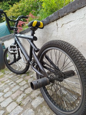 BMX Schwarz Ernneuert