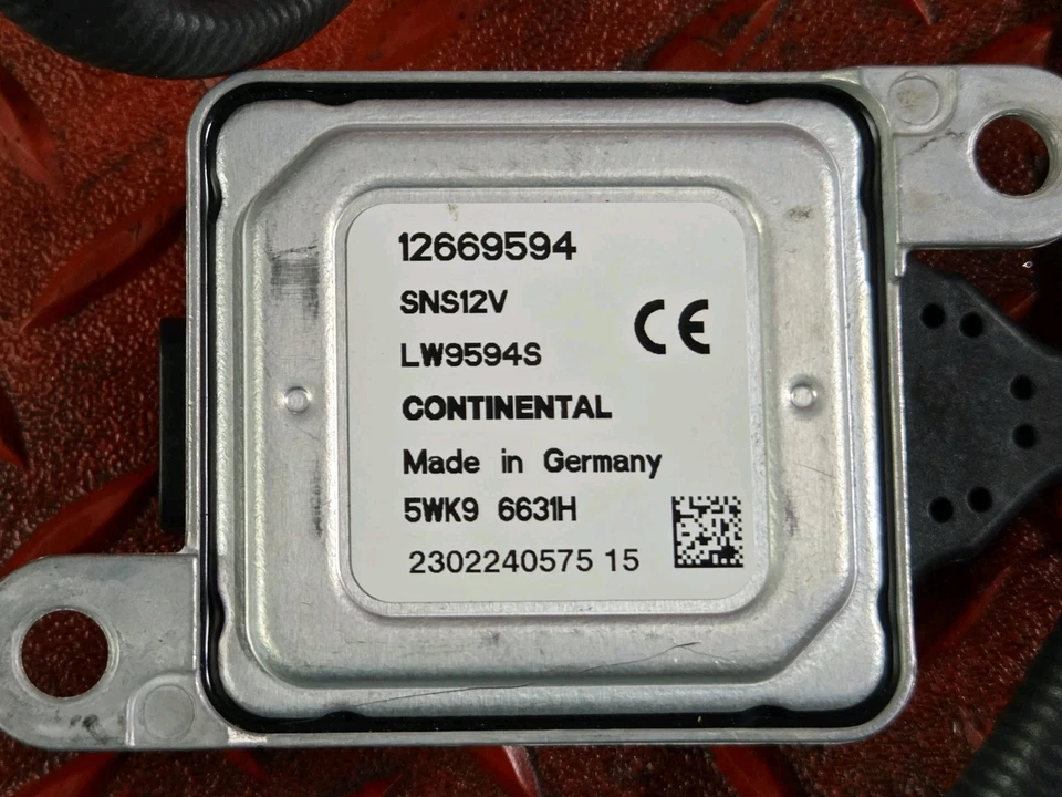 Nuevo sensor de emisiones delantero GM NOX 2010-2015 OEM 12671388 6,6 diésel GMC Savana Foto 2 de 4