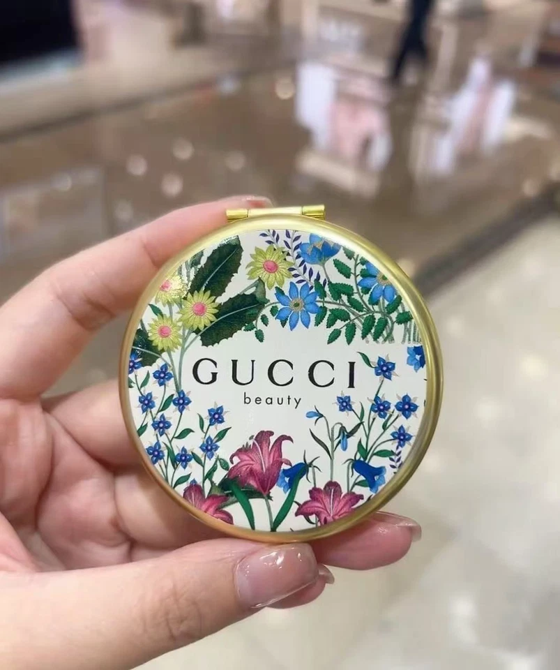 Espejo de Maquillaje Compacto Gucci Patrón Floral Belleza Promo Regalo con Bolsa Foto 3 de 4