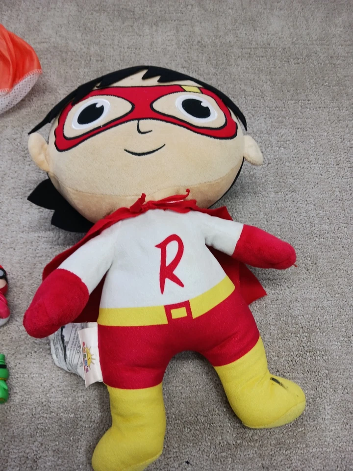 Lote de 22 caminhões paraquedas Ryan’s World conjunto de pelúcia e brinquedos - Imagem 4 de 4