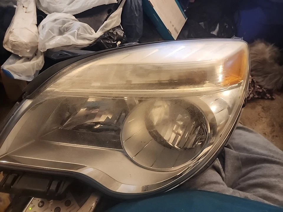 Conjunto de faros - Certificado Capa TYC 20-9096-00-9 para Chevrolet Equinox 10-15 Foto 3 de 4