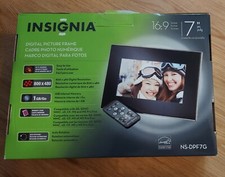 Insignia - 7" Widescreen LCD Digital Photo Frame - Black, Silver MODEL:NS-DPF7G