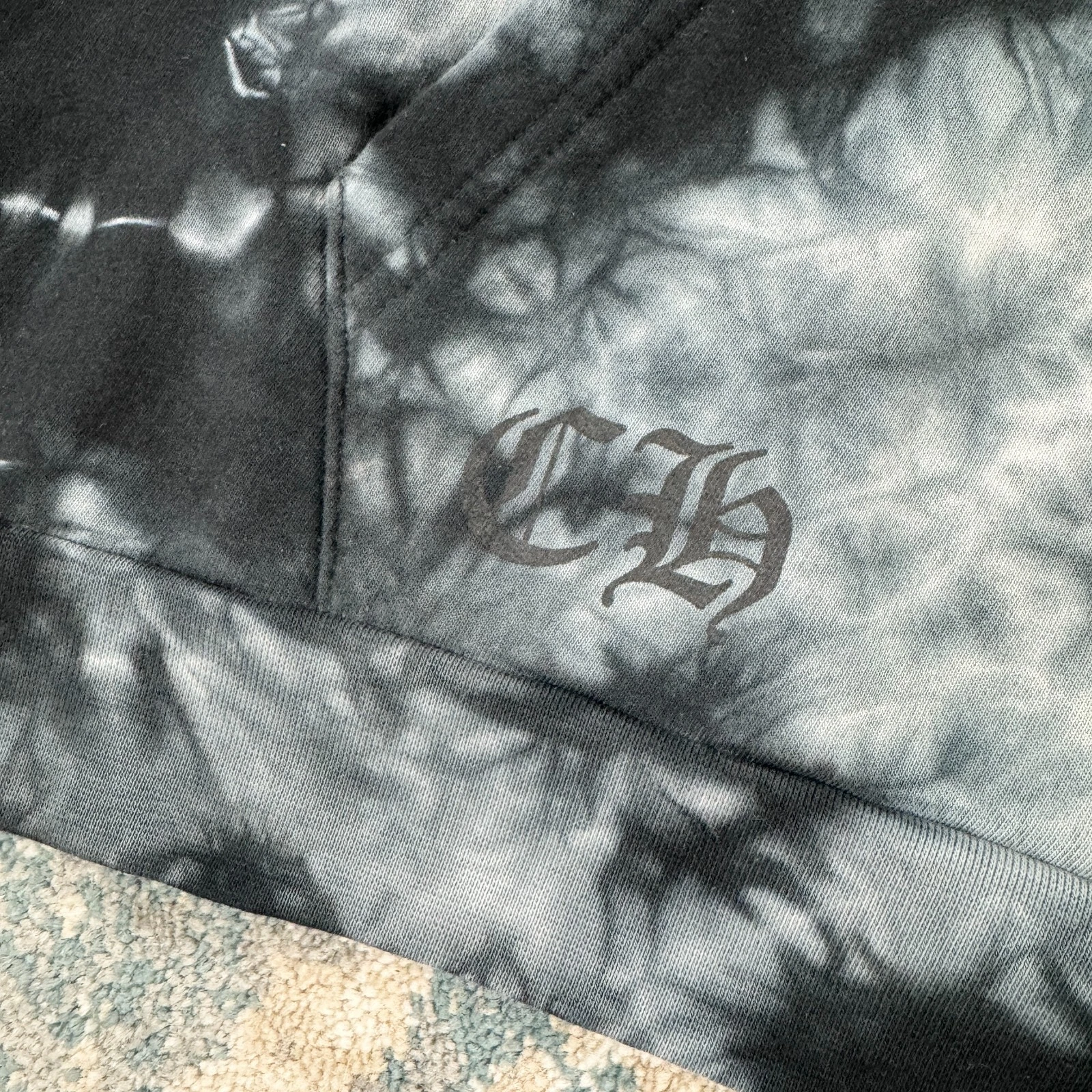 Felpa con cappuccio Chrome Hearts ferro di cavallo tie dye nera e grigia prezzo consigliato £ 1000 ^