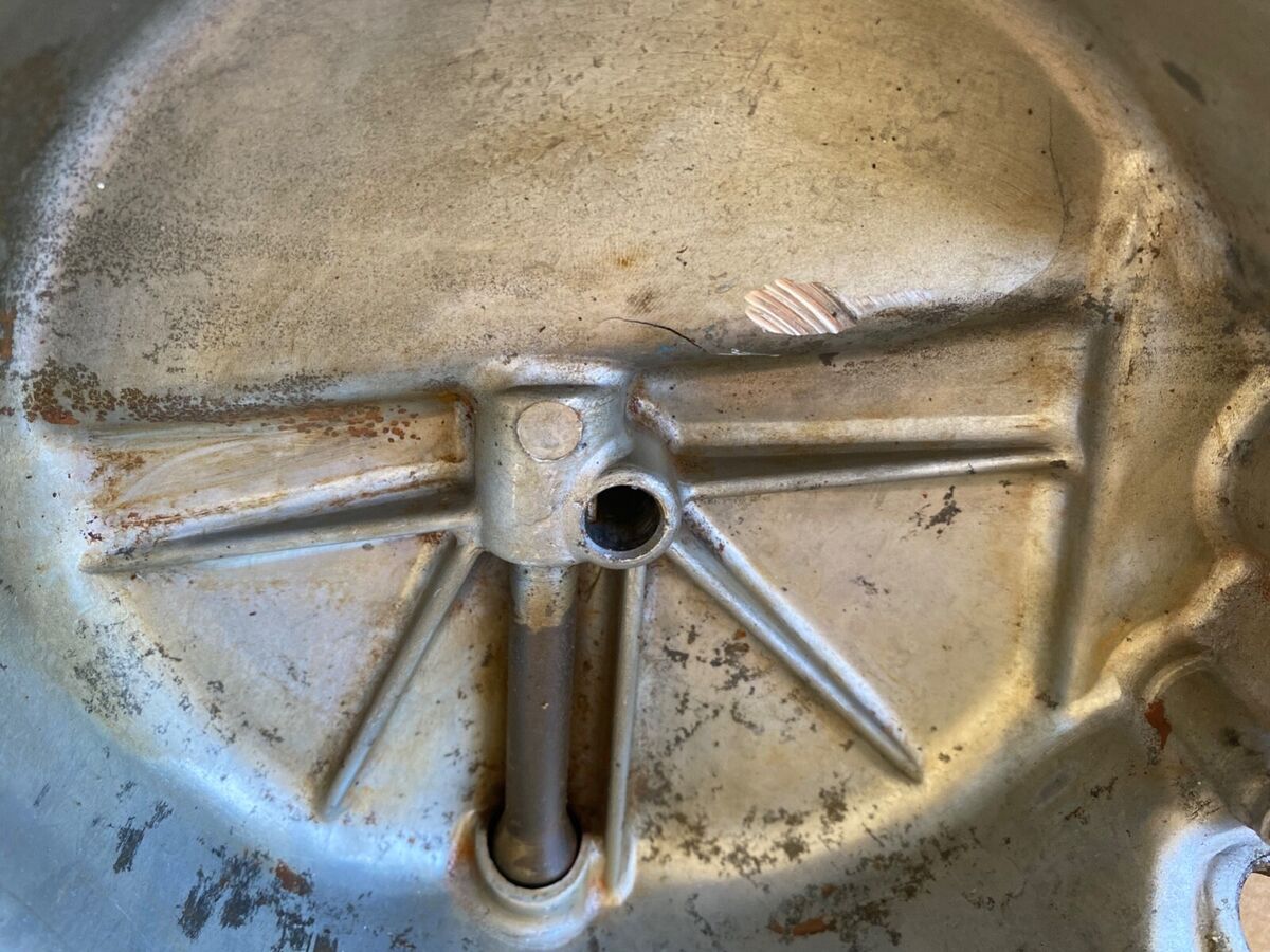 1989 Suzuki rm250 clutch cover case water pump 11341-28C00 1989 Suzuki rm250 clutch cover case water pump 11341-28C00