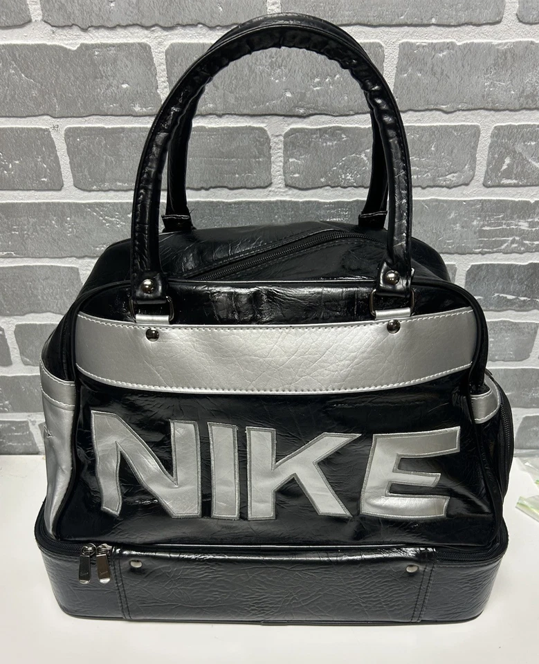 Bolso de Mano Nike Golf Vintage Cuero Plateado y Negro Casa Club Fin de Semana Raro Foto 3 de 4