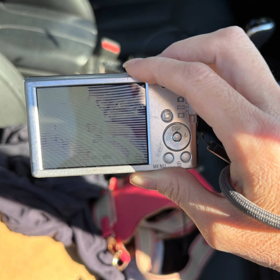 Sony DSC-W830 Cyber-Shot Digital Camera 20.1MP 8x Zoom Internal cable damaged - Image 2 of 4