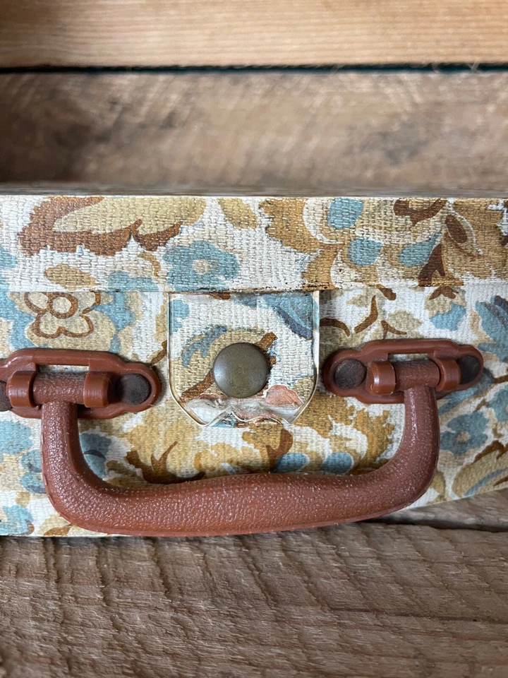 Jolie petite malette vintage - boîte à couture - Photo 2/4