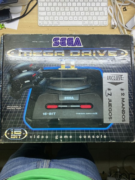 SEGA Mega Drive II Consola - Negra Con 5 Juegos Originales