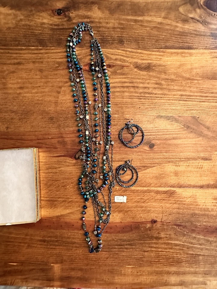 Juego de collar y pendientes de piedra y cuentas de vidrio, cuentas gris plata y oscuras Foto 2 de 4