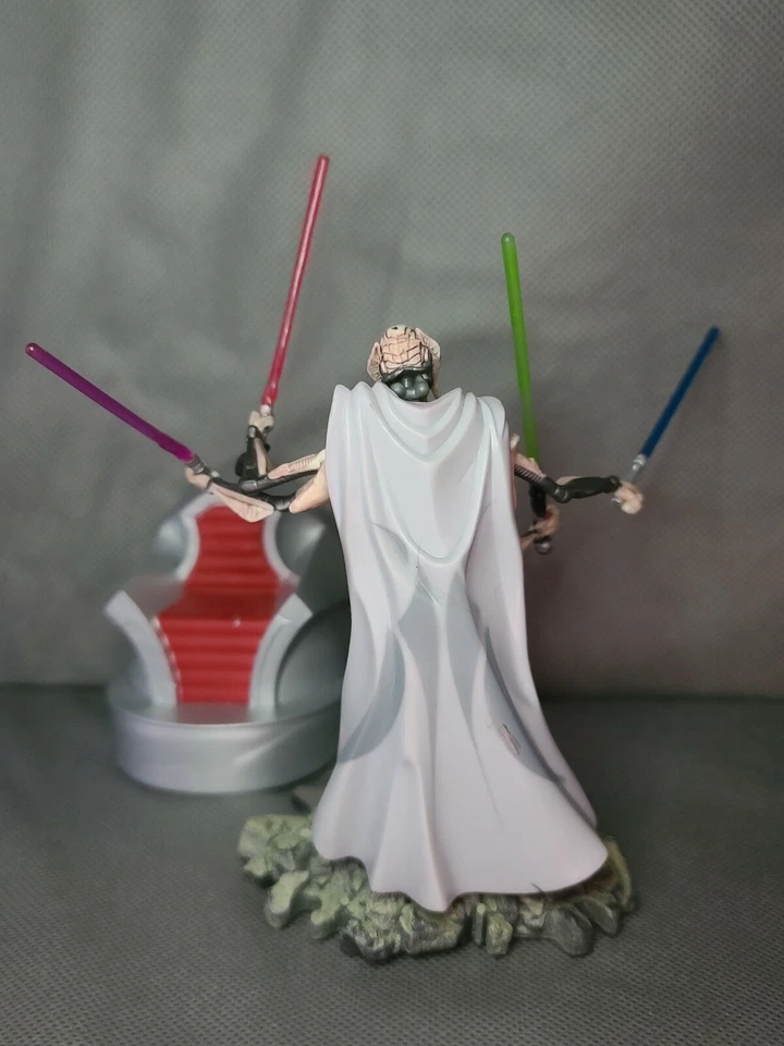 Figura de acción Star Wars General Grievous Takes the Red Throne w Extras 2004 Foto 2 de 3