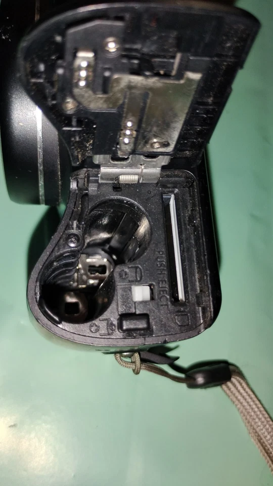 Canon PowerShot SX100 IS 8.0MP Digital Camera - Black Pre-owned Works Good Condi - Image 4 of 4