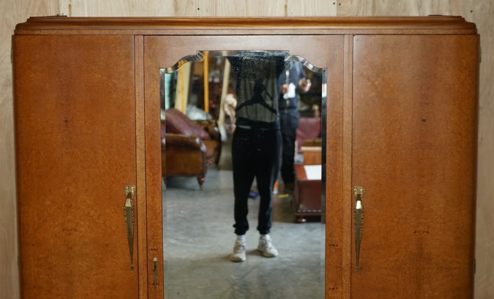 ANTIQUE ART DECO BURR MAPLE TRIPLE BANK CIRCA 1920'S WARDROBE MIRRORED DOOR - Image 3 of 4