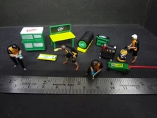 1:64 Scale Detail Shop figures with Detail Shop Tools & Garage Equipment