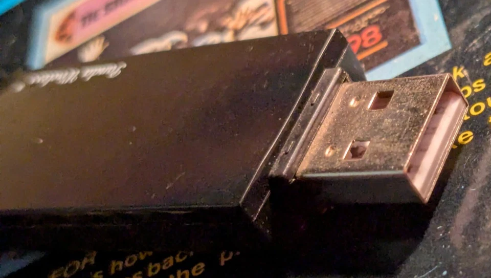 N600 Dual Band (2.4GHz & 5.0GHz) 300Mbps Wireless N USB Adapter w/WPS Button - Image 3 of 4