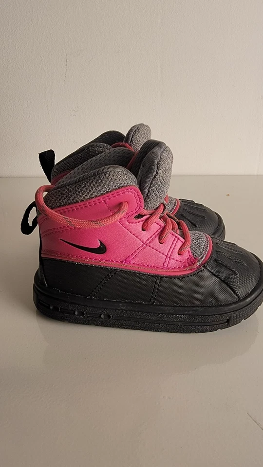 New Infant Nike Girls Boots Black Pink Size 6c - Image 2 of 4