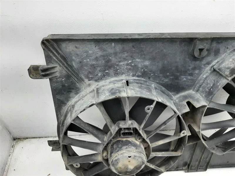 Conjunto ventilador motor radiador 98-04 Chevrolet Corvette 12365307 Foto 4 de 4