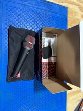 sE Electronics V7 Supercardioid Dynamic Handheld Vocal Microphone