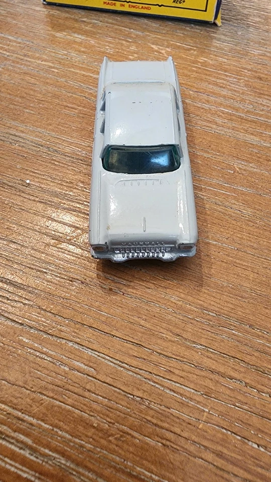 Matchbox No. 22B Vauxhall Cresta gris y rosa - ruedas plateadas - en caja Foto 3 de 4