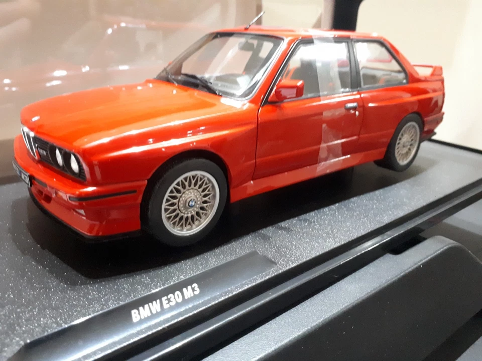 Solido BMW M3 E30 red 1986 1/18 S1801502 - Immagine 3 di 4
