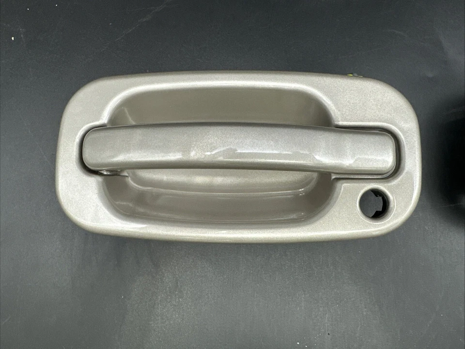 Tahoe Silverado Sierra Suburban Yukon 1999-2006 - Juego de 4 manijas de puerta plateadas Foto 3 de 4