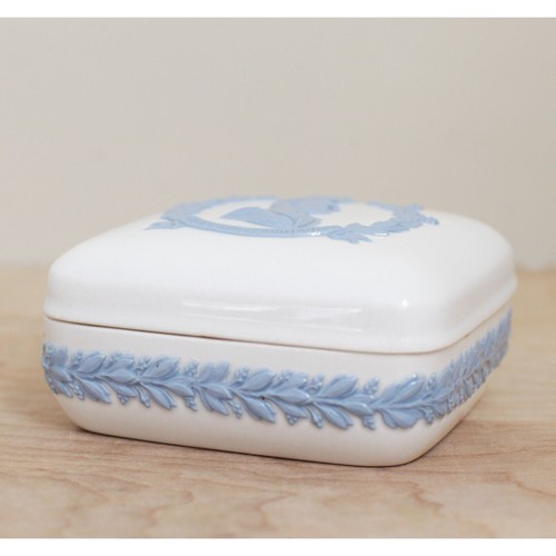 HRH Duke of Edinburgh Wedgwood Embossed Queen's Ware Ceramic Box 1953 - Picture 4 of 10