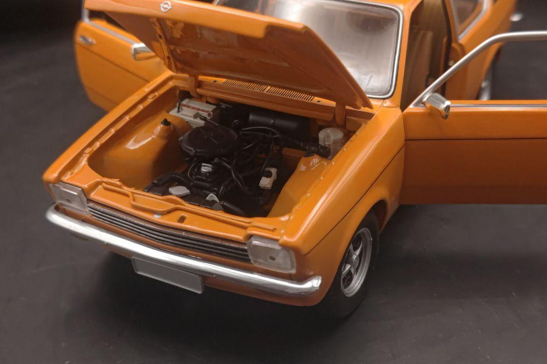 ミニカー 1976 Opel Kadett C Coupe Minichamps 1/18 s-l400.jpg