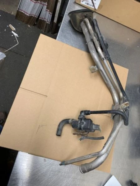 Volvo V50 2005 cuello de llenado de combustible 564269 Foto 2 de 4