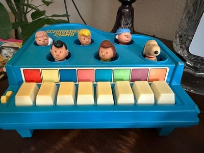 1975 Schroeder's Piano Featuring the Peanuts Gang Child Guidance Toy Hong Kong