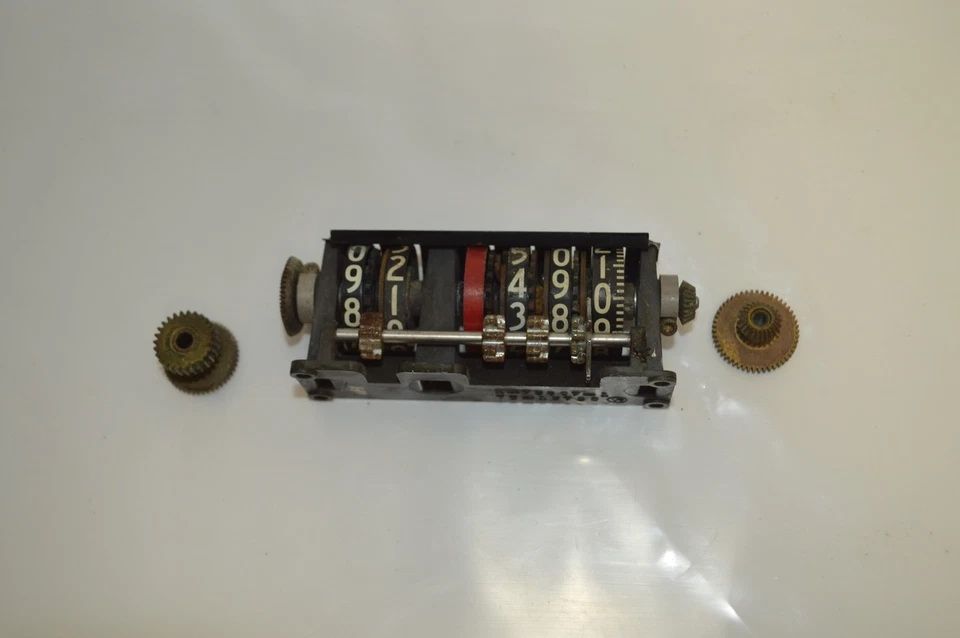 COLLINS RADIO CO NO 015 0328 00 VTG RADIO MECHANICAL COUNTER - VINTAGE (AMD74) - Image 2 of 2