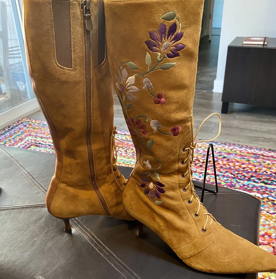 Pliner Close To Knee 高刺绣棕褐色中跟靴麂皮绒 7 M — 第 3/4 张图片