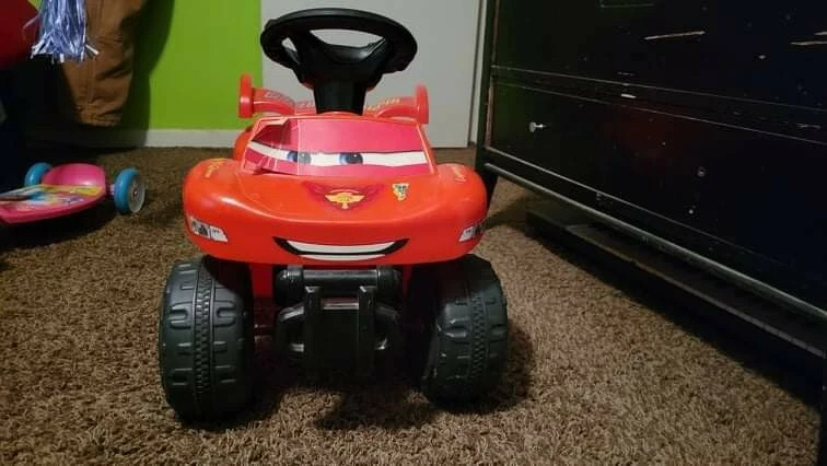 Fisher-Price Lil Lightning McQueen Battery Operated Riding Toy