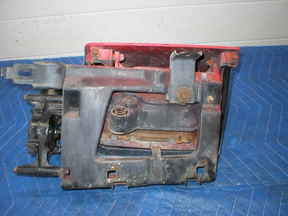 1985-90 FIREBIRD TRANS AM GTA POWER HEADLIGHT + MOTOR POPUP ASSY.  RH PASSENGER - Image 3 of 4