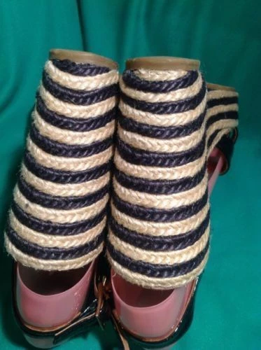 ANDRE ASSOUS 7.5M ESPADRILLE WEDGE T-STRAP CREAM/BLACK PATENT LEATHER SANDALS  - Image 4 of 4