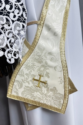Roman Dalmatic, ecru damask, Vestment, side openings, embroidery on velvet - Imagen 4 de 8