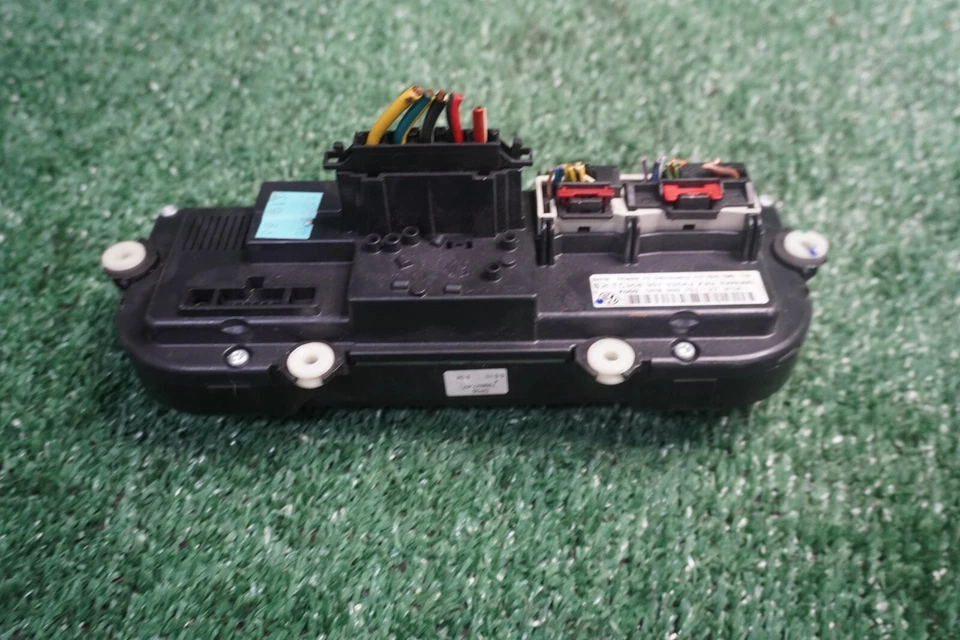 2006 2007 2008 2009 VOLKSWAGEN PASSAT TEMPERATURE AC Control OEM 3C8907336AJ - Image 3 of 4