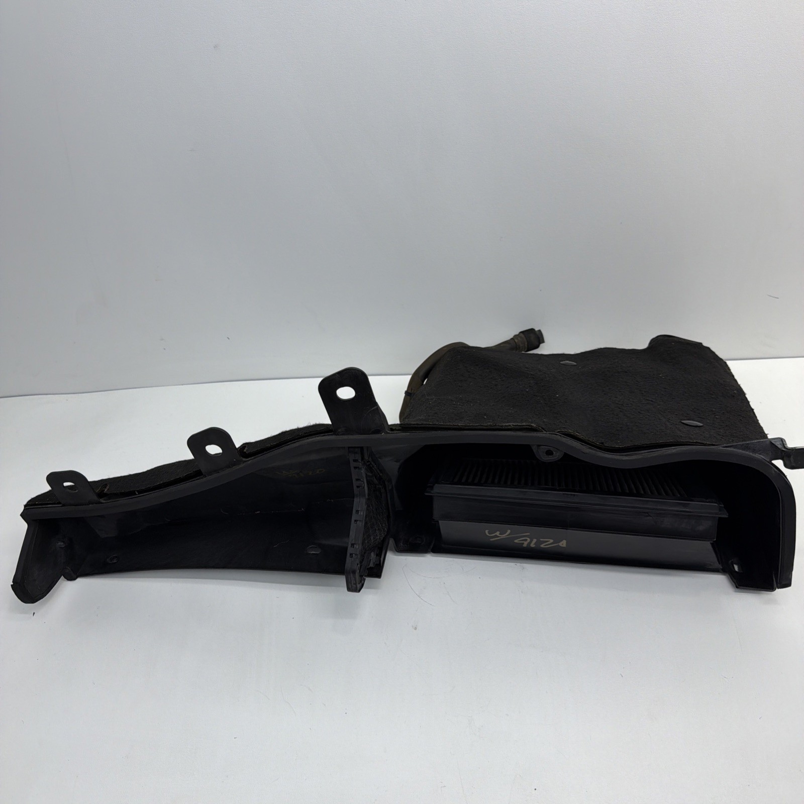🟢2014-2020 MASERATI QUATTROPORTE UNDER COWL AIR FILTER HOUSING OEM.🟢