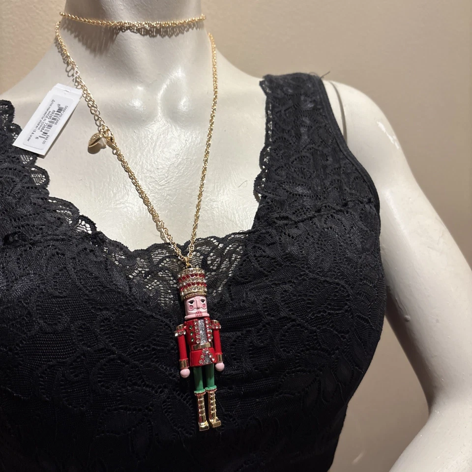 Colar Pingente Quebra-Nozes Natal Cristal BETSEY JOHNSON Tom Dourado Novo com etiquetas $88 - Imagem 2 de 4
