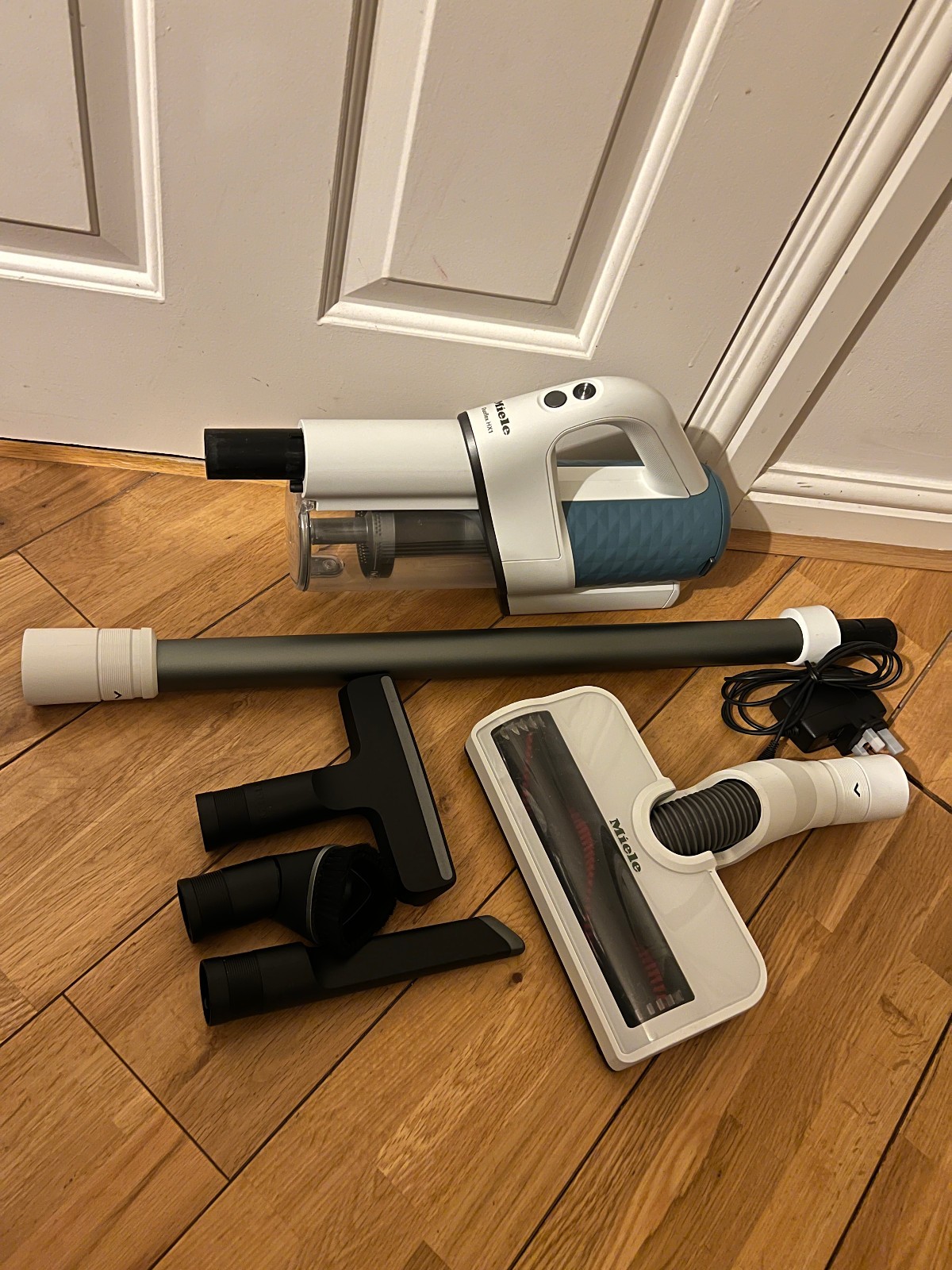 Miele Duoflex HX1 Cordless Vacuum Cleaner Nordic Blue (Missing Wall Mount)